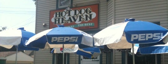 Hot Dog Heaven is one of Lieux qui ont plu à Derek.