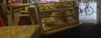 Primavera Pizza & Pasta is one of Tempat yang Disukai Danny.