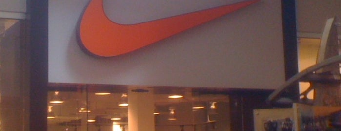 Nike Factory Store is one of Lugares favoritos de Sebastian.