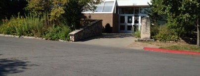 Roger T. Sermon Community Center is one of Lieux qui ont plu à Phil.