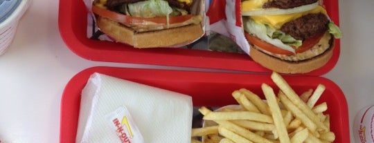In-N-Out Burger is one of Isin Gizem'in Beğendiği Mekanlar.