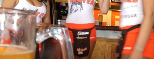 Hooters is one of Lugares guardados de Andy.