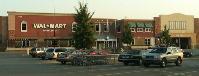 Walmart Supercenter is one of Alfredoさんのお気に入りスポット.