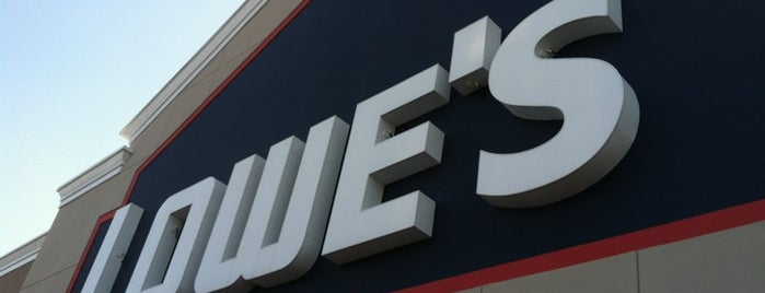 Lowe's is one of Dawnさんのお気に入りスポット.