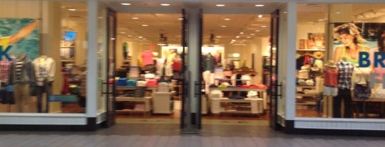 American Eagle Store is one of Lugares favoritos de Noah.