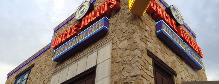 Uncle Julio's Rio Grande Cafe is one of Tempat yang Disukai David.