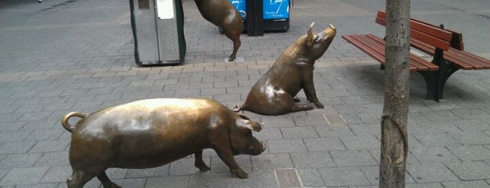 Rundle Mall Pigs is one of Adelaide 吃拉撒.