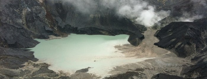 Gunung Tangkuban Parahu is one of Locais salvos de Alethia.