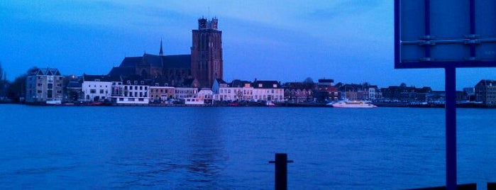 Waterbus halte Zwijndrecht Veerplein is one of Theo'nun Beğendiği Mekanlar.