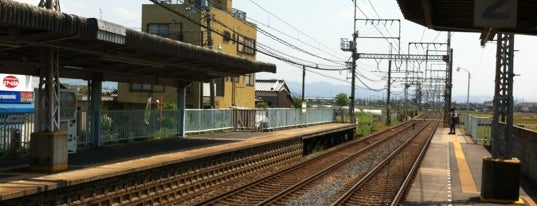 Iwami Station is one of 近鉄橿原線.