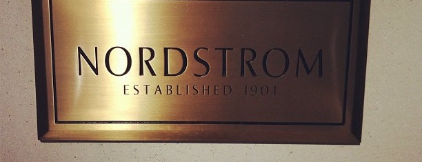 Nordstrom is one of Locais curtidos por Kylie.