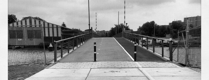 Kadoelenbrug is one of Amsterdam Bridges (numbers > 500) ❌❌❌.