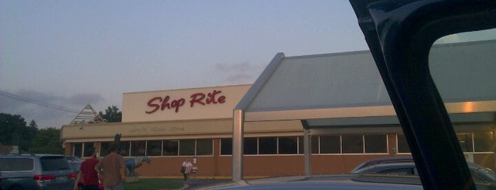 ShopRite is one of สถานที่ที่ Roberto ถูกใจ.