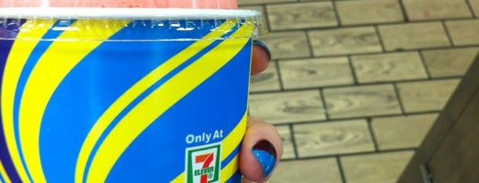 7-Eleven is one of Charさんのお気に入りスポット.