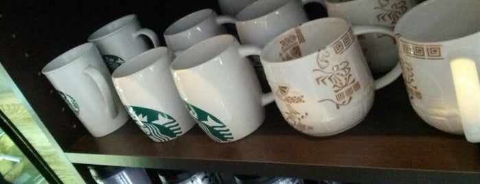 Starbucks is one of Orte, die Hikaru gefallen.