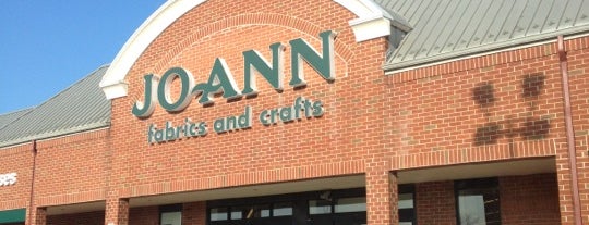 JOANN Fabrics and Crafts is one of Lieux qui ont plu à gee.