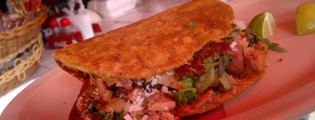 Taqueria Medina is one of Lugares favoritos de Rogelio.