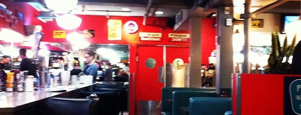 Zak's Diner is one of Locais curtidos por Marina.