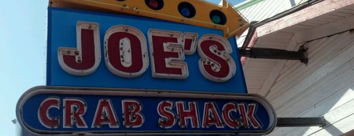 Joe's Crab Shack is one of Locais salvos de Emily.