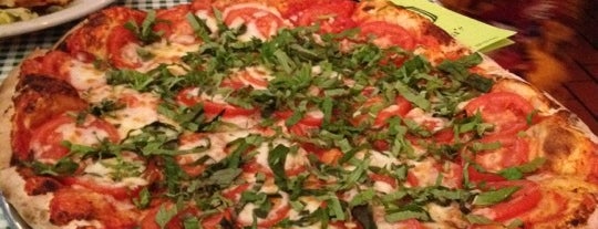 Gabriella's Italians Grill And Pizzeria is one of Locais salvos de Lizette.
