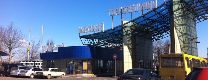 Черноморский морской торговый порт is one of Orte, die Andrey gefallen.