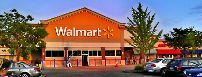 Walmart is one of สถานที่ที่ Moo ถูกใจ.