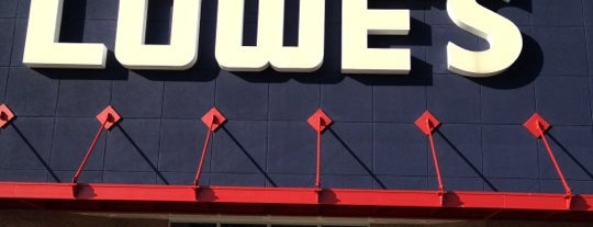 Lowe's is one of Shayla Laurenさんのお気に入りスポット.