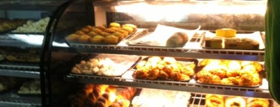 Brazil Bakery is one of Tempat yang Disukai Caroline 🍀💫🦄💫🍀.