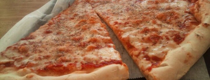 Franks Original Pizza Italia is one of Lugares guardados de Kimmie.