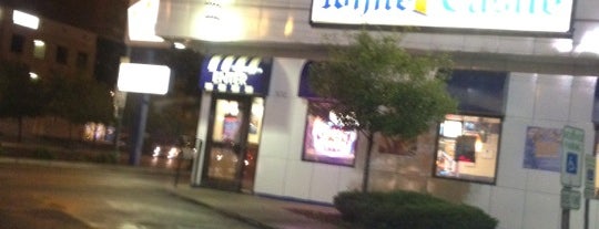White Castle is one of Lugares favoritos de Mary.