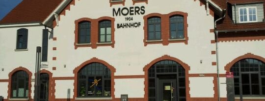 Bahnhof Moers is one of สถานที่ที่ Markus ถูกใจ.