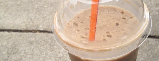 Dunkin' is one of Georgeさんの保存済みスポット.