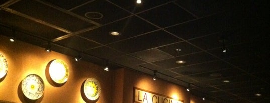 Carrabba's Italian Grill is one of Loriさんのお気に入りスポット.