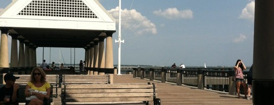 Charleston Pier Swings is one of Tempat yang Disimpan Emma.
