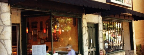 Cafe Los Feliz is one of Lugares favoritos de Karl.