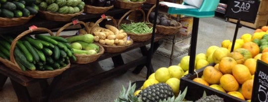 Pão de Açúcar is one of Tempat yang Disukai Fernando.