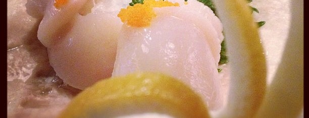 Yoshi's Sushi is one of Jeffy G.さんのお気に入りスポット.