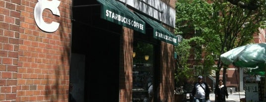 Starbucks is one of สถานที่ที่ Mia ถูกใจ.
