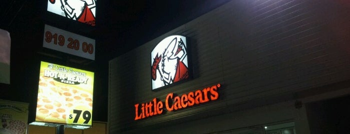 Little Caesar's is one of Ricardo'nun Beğendiği Mekanlar.