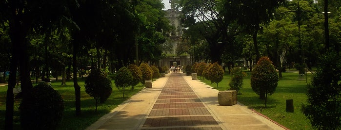 Benavides Park (Lover's Lane) is one of Lugares favoritos de Jonjon.