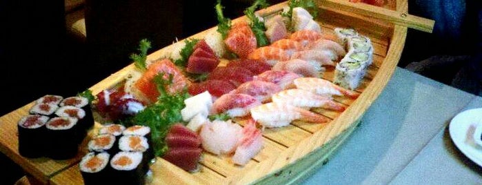 SHIRO Sushi Lounge is one of สถานที่ที่ Zoë ถูกใจ.