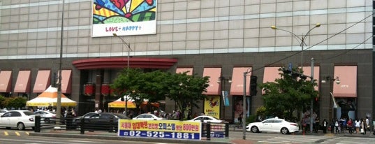 LOTTE Department Store is one of Guide to SEOUL(서울)'s best spots(ソウルの観光名所).