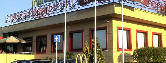 McDonald's & McCafé is one of Tempat yang Disukai Imre.