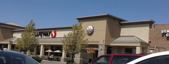Safeway is one of Adamさんのお気に入りスポット.