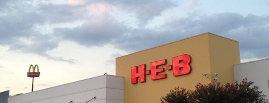 H-E-B is one of Lugares favoritos de Jr..