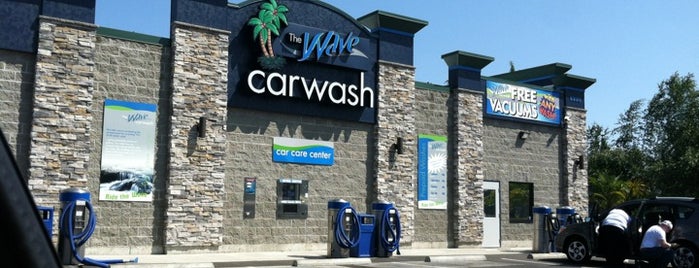 The Wave Car Wash is one of Lieux qui ont plu à Gayla.