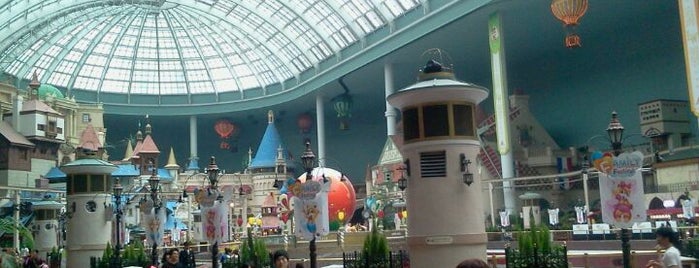 Lotte World Adventure is one of I ♥ SEOUL :).