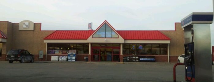 ZX Convenience Store is one of สถานที่ที่ Scott ถูกใจ.