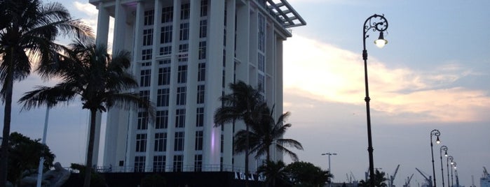 Macroplaza del Malecón is one of Locais curtidos por Miguel Angel.