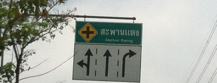 Saphan Daeng Intersection is one of Highway and Road.